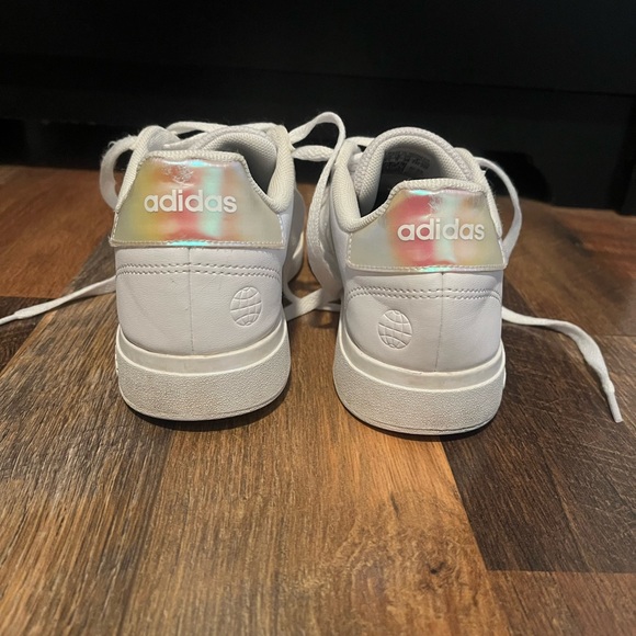 YOUTH GIRLS ADIDAS Grand Court Shoes WTE/IRIDESCENT SIZE 5.5 (NEED NEW INSOLES) - Picture 4 of 9